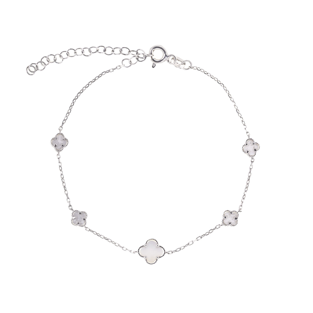 Дамска сребърна гривна с детелини с пет малки детелини от седеф.