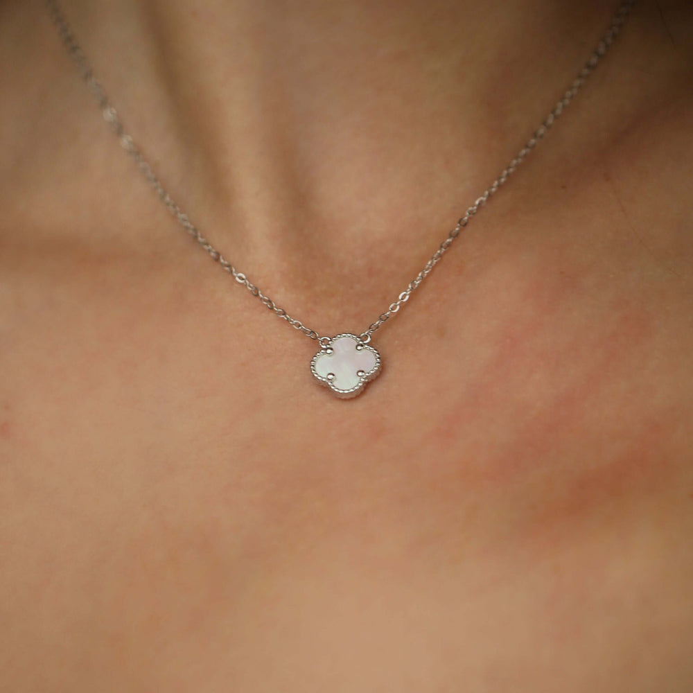 легантно сребърно колие с детелина, бял оникс, 925