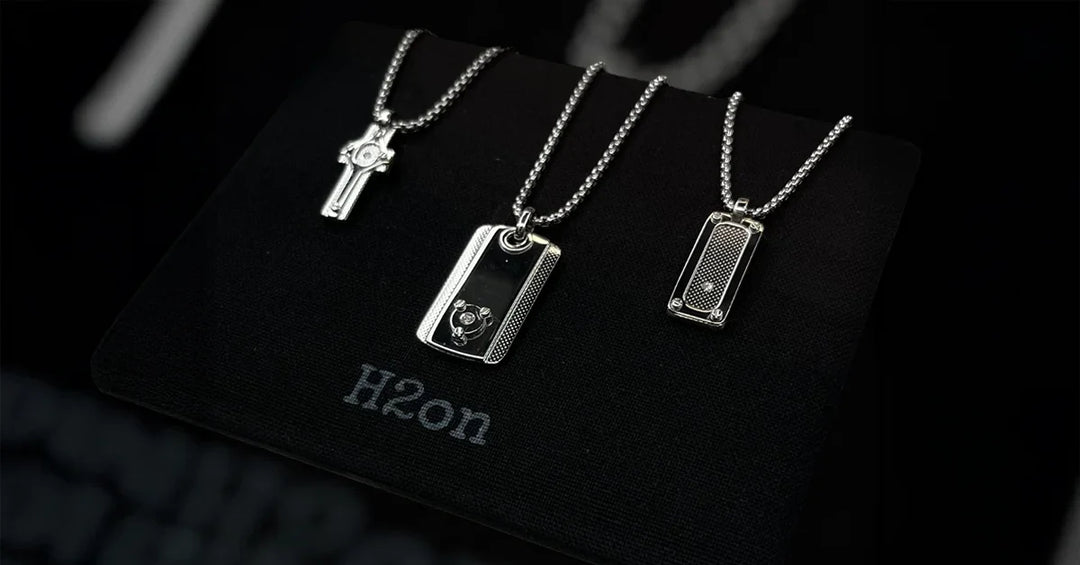 2ON мъжки гривни и колиета с диаманти в стомана 316L и италианска кожа, създадени в Италия с ръчна изработка и модерен характер. Открийте колекцията.