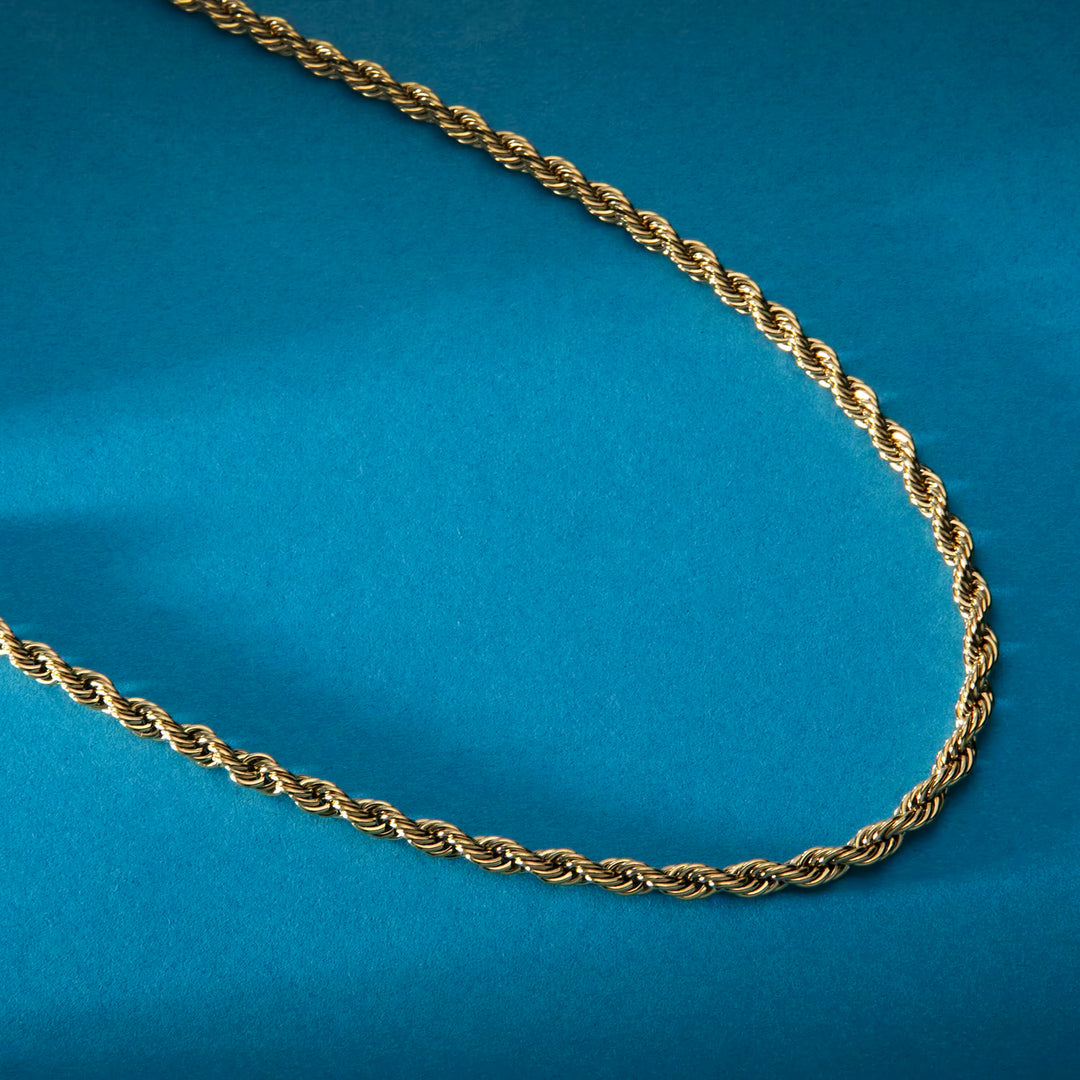 стомана със златно PVD, колие Intrecci, Morellato, на син/студиен фон