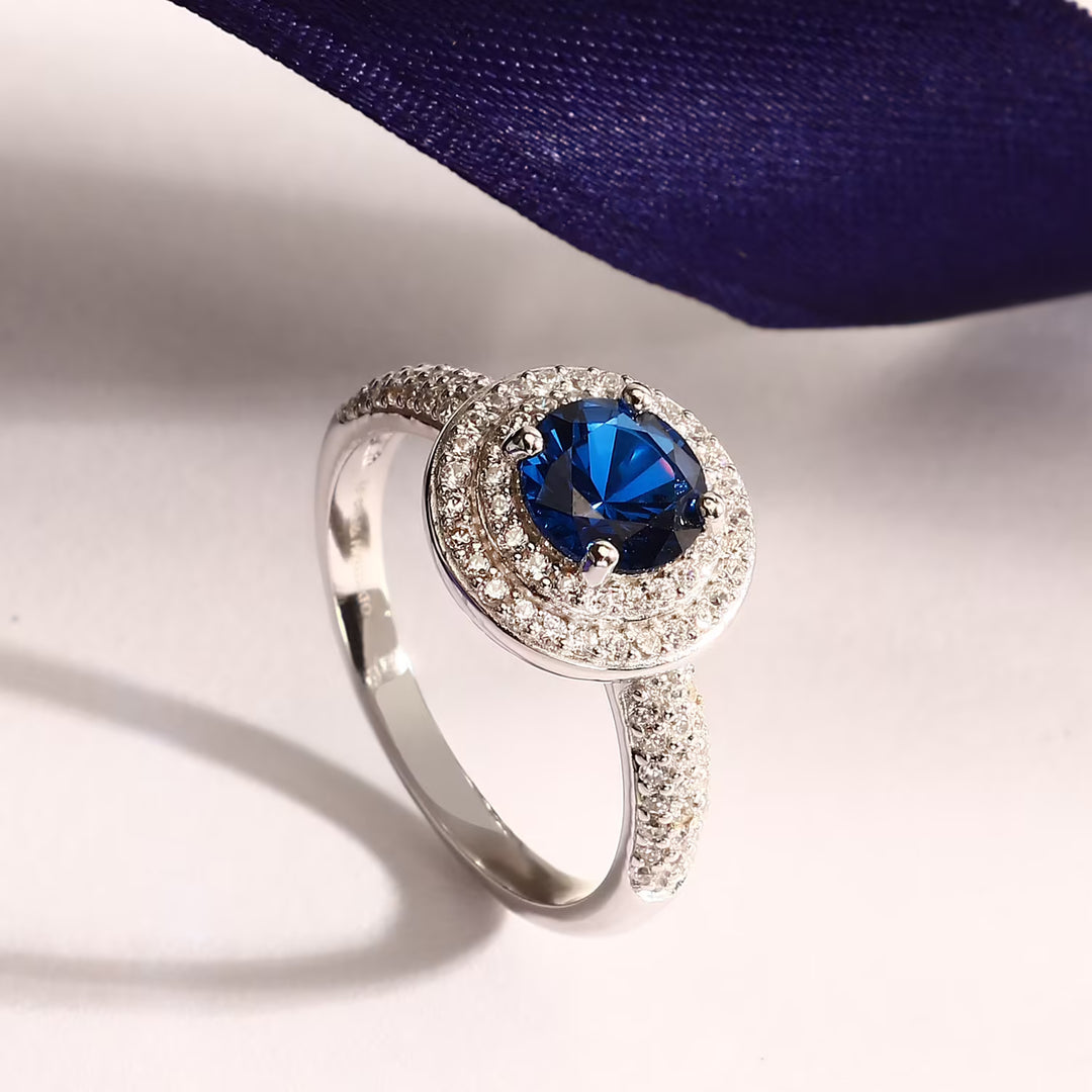 Сребърен пръстен с циркони бели и един син