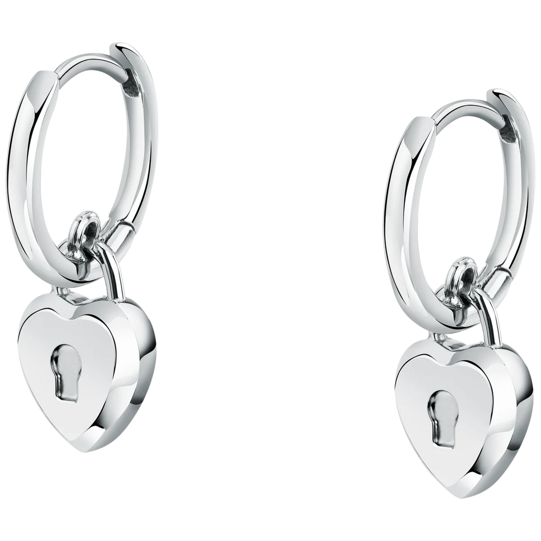 Сребристи дамски обеци халки със сърце катинар отблизо