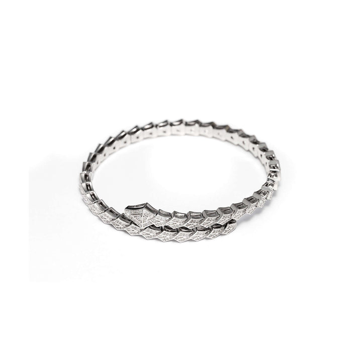 Дамска твърда гривна изработена от сребро със змийски акцент.