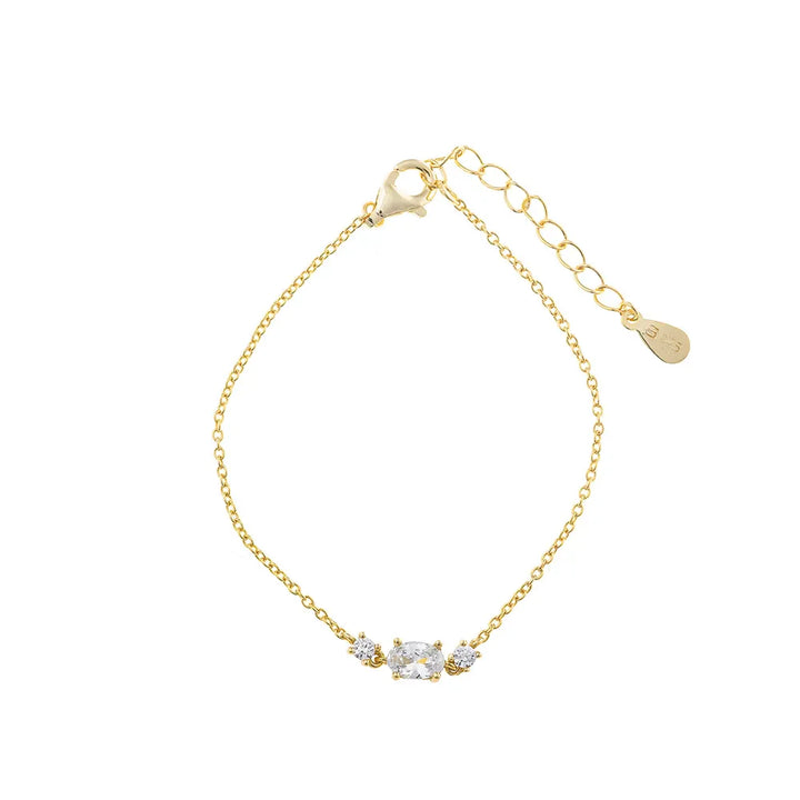 Детайлна снимка на дамска сребърна гривна Salvatore Plata с позлатяване и циркони.