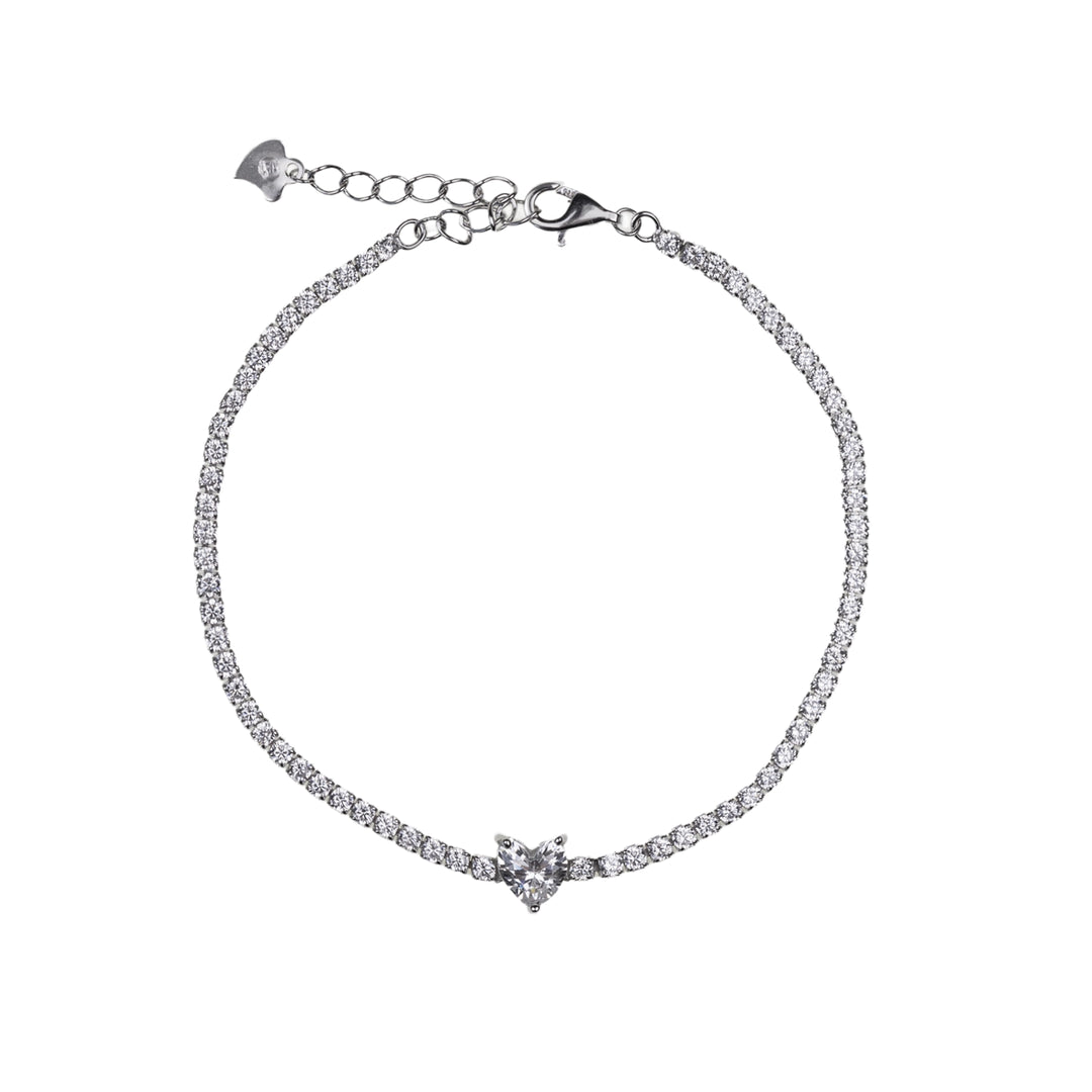 Сребърна тенис гривна с циркони и централен циркон сърце.