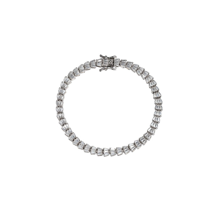 Дамска сребърна тенис гривна с фино инкрустирани циркони. Размер 18 см.