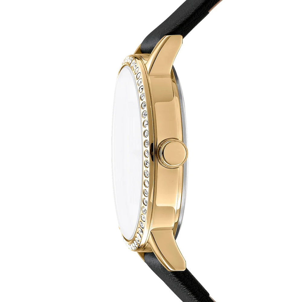 Профил на дамски часовник DKNY Soho Logo – тънък корпус с кристален безел и златисто IP покритие, модел DK1L035L0025