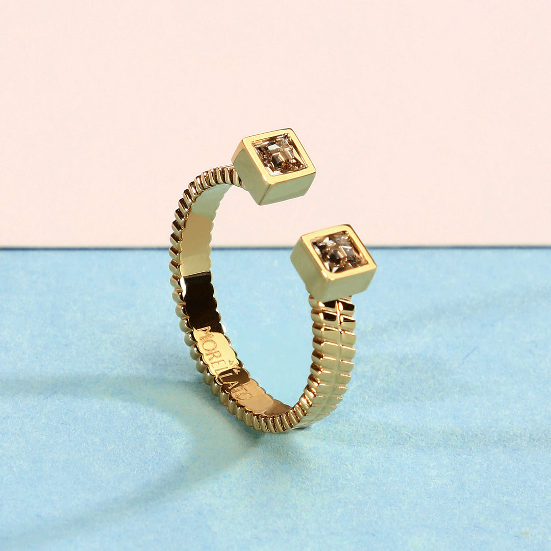 Дамски стилен пръстен Morellato Gioia SAVY40 изработен от стомана със златно PVD покритие и циркони.