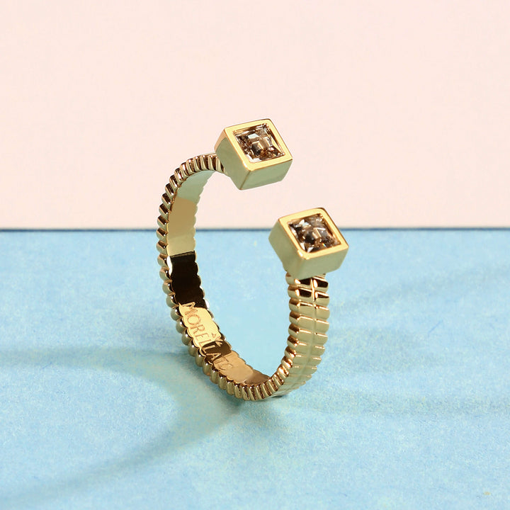 Дамски стилен пръстен Morellato Gioia SAVY40 изработен от стомана със златно PVD покритие и циркони.