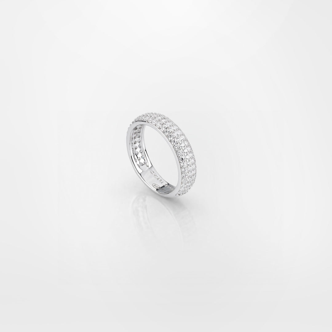 Дамски сребърен пръстен с инктустирани циркони.