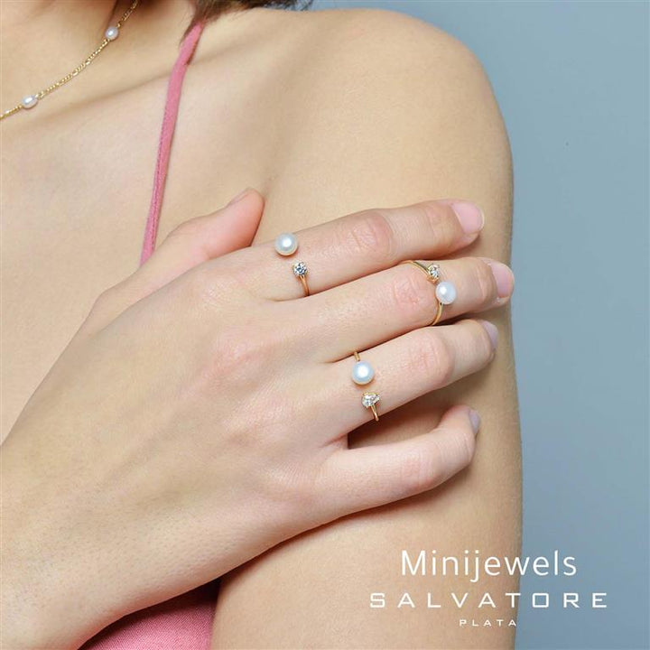 Дамски сребърен пръстен със златно покритие и перла.