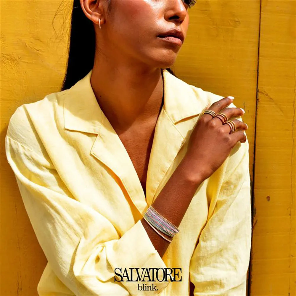 Детайлна снимка на дамски пръстен Salvatore Plata с танзанит и циркони.