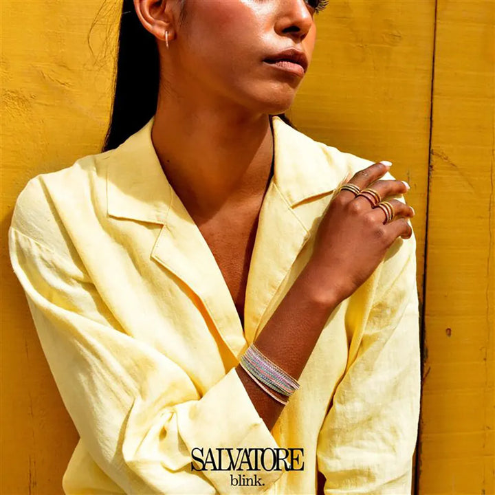 Детайлна снимка на дамски пръстен Salvatore Plata с танзанит и циркони.