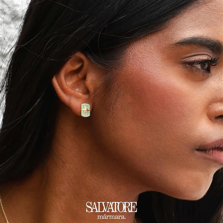 Детайлна снимка на дамски обеци Salvatore Plata с червени циркони.