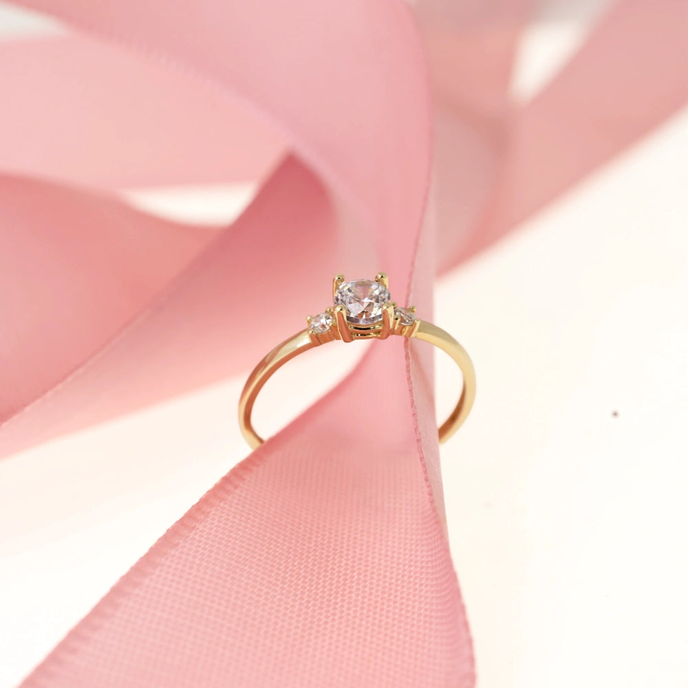 Дамски златен пръстен на розова панделка