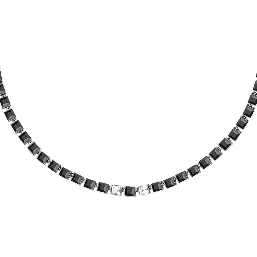 Дамско колие Karl Lagerfeld Crystals със сребриста стоманена верижка и черни квадратни кристали – модел KLAYC05, детайлен изглед