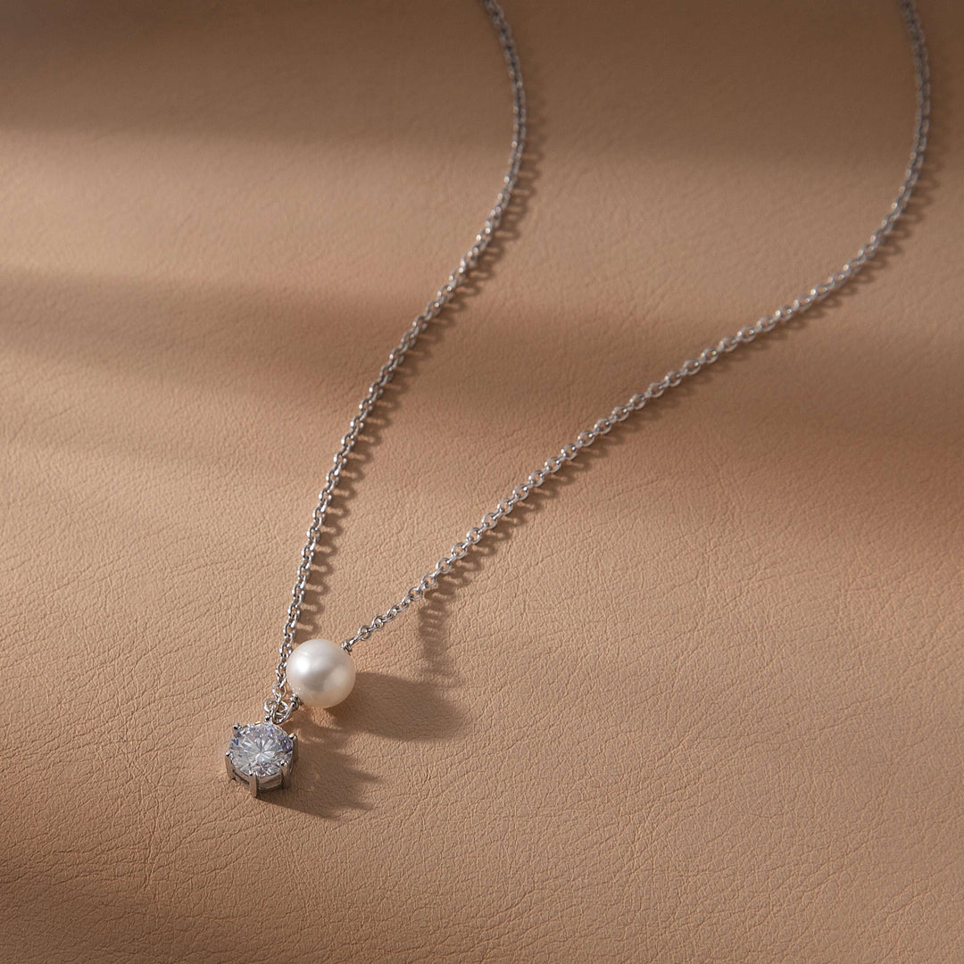 Дамско сребърно колие с перла и циркон. Morellato Perla SXU54