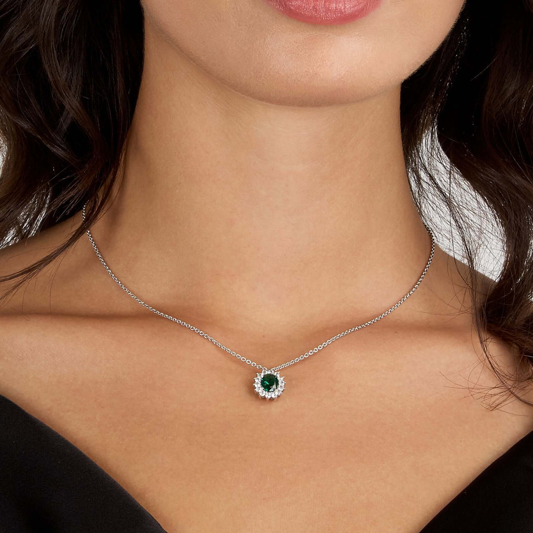 Дамско колие изработено от сребро със зелен централен кристал. SAIW280