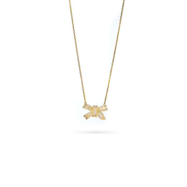 Сребърно колие със златно покритие и панделка с кристали.