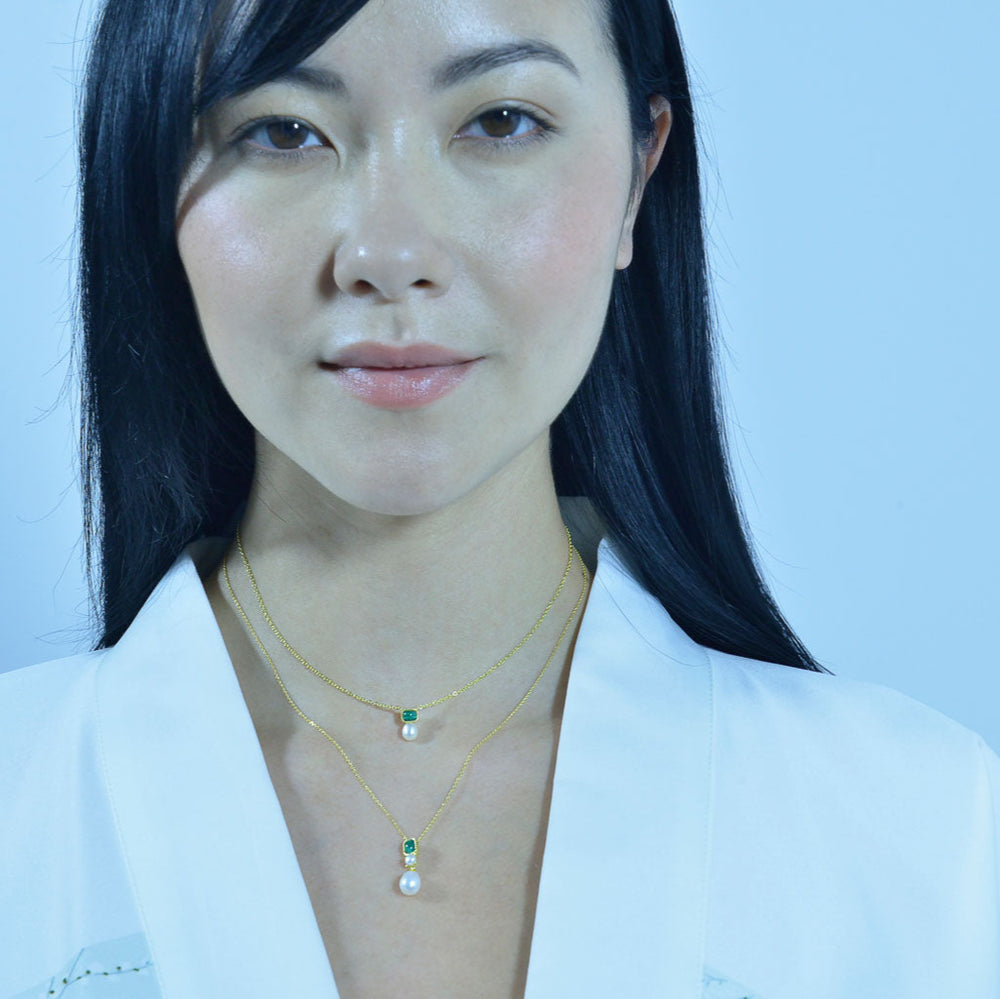 Дамско сребърно колие със златно покритие и сладководна перла.