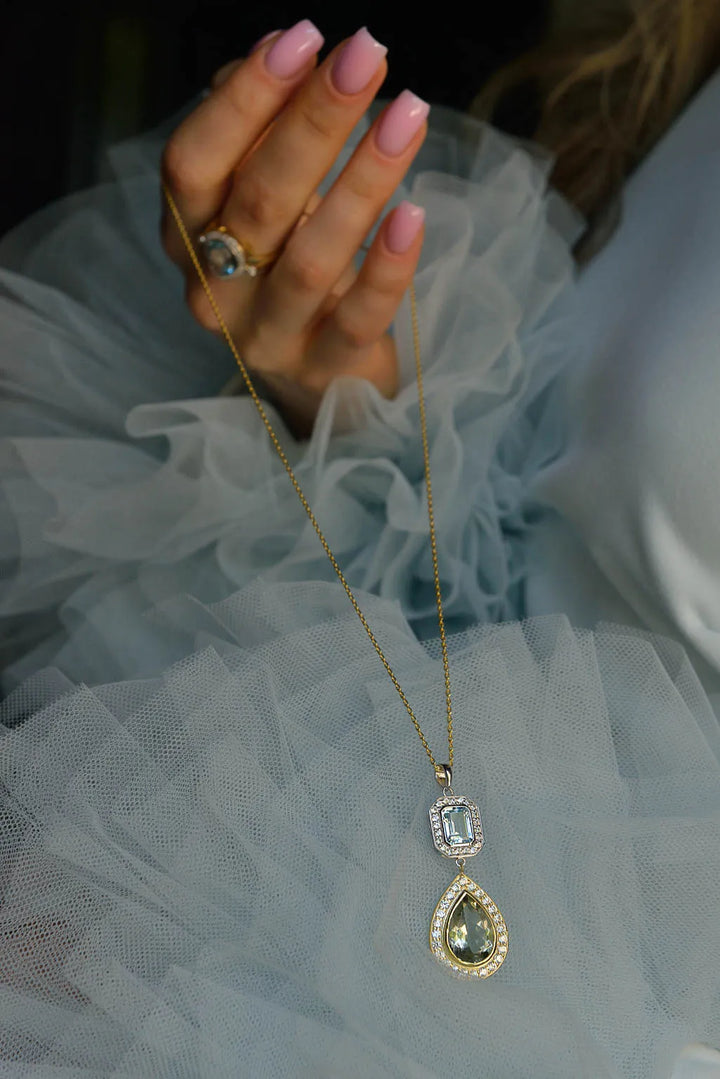 Детайлно колие Salvatore Plata с правоъгълен аметист и позлатен акцент.