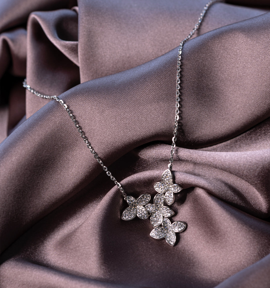 Дамско колие с четири цветя обсипани с нежни циркони. Senso Silver