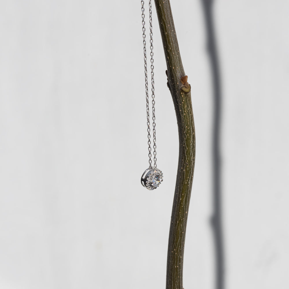 Дамско сребърно колие с висулка обсипана с нежни циркони. Senso Silver