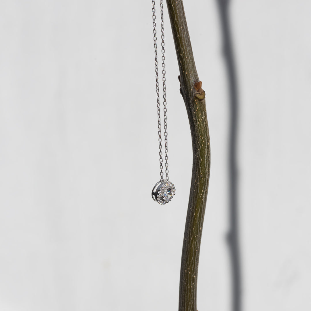 Дамско сребърно колие с висулка обсипана с нежни циркони. Senso Silver