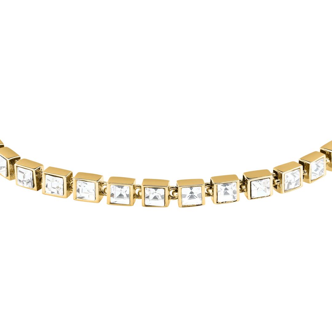 Детайлен кадър на златиста дамска гривна Karl Lagerfeld с ред от квадратни бели кристали – KLAYC25