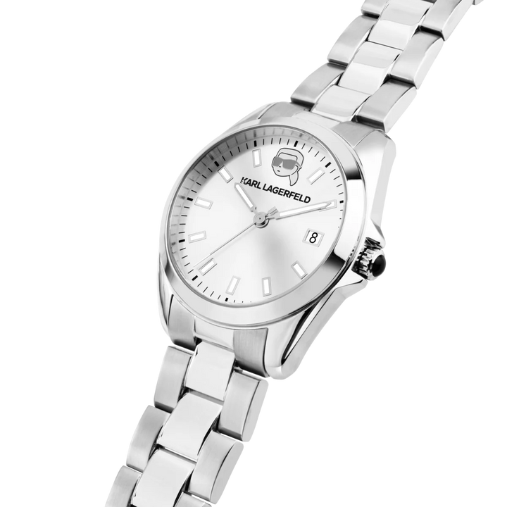Детайл на сребристия циферблат с лого Karl и дата на дамски часовник Karl Lagerfeld Round Essentials – часовник R0553101517