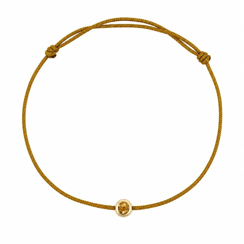 Гривна Senso Diamonds с жълт шнур, 14K жълто злато и цитрин 0.21 ct на бял фон
