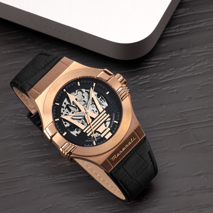 Стилен мъжки часовник Maserati с розово златно PVD покритие.