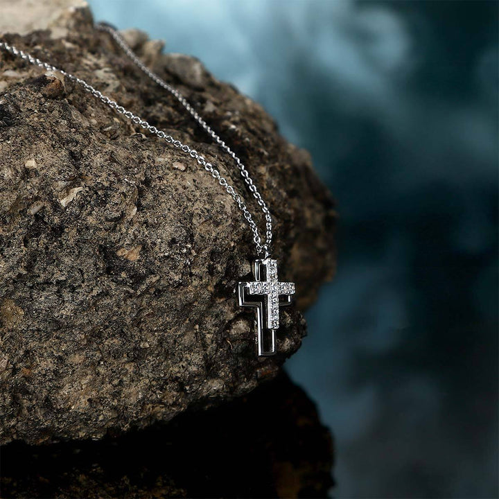 Стилно мъжко колие с кръст, изработено от сребро 925 с родиево покритие и нежни инкрустирани циркони. Идеален подарък за него. Morellatob Tennis SATT21 