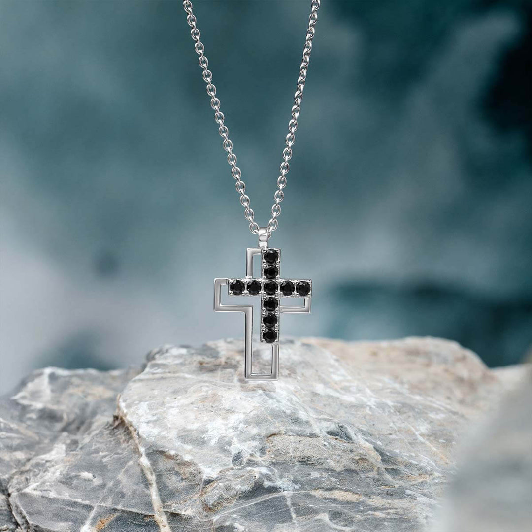 Стилно мъжко колие с кръст, изработено от сребро 925 и инкрустирани черни циркони. Дължина 45 см+5 см. Идеален подарък за него. Morellato Tennis SATT22