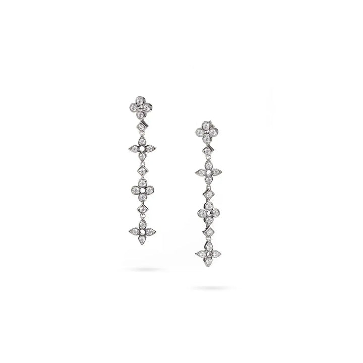 Дълги сребърни обеци на винт с циркони и декоративни детелини