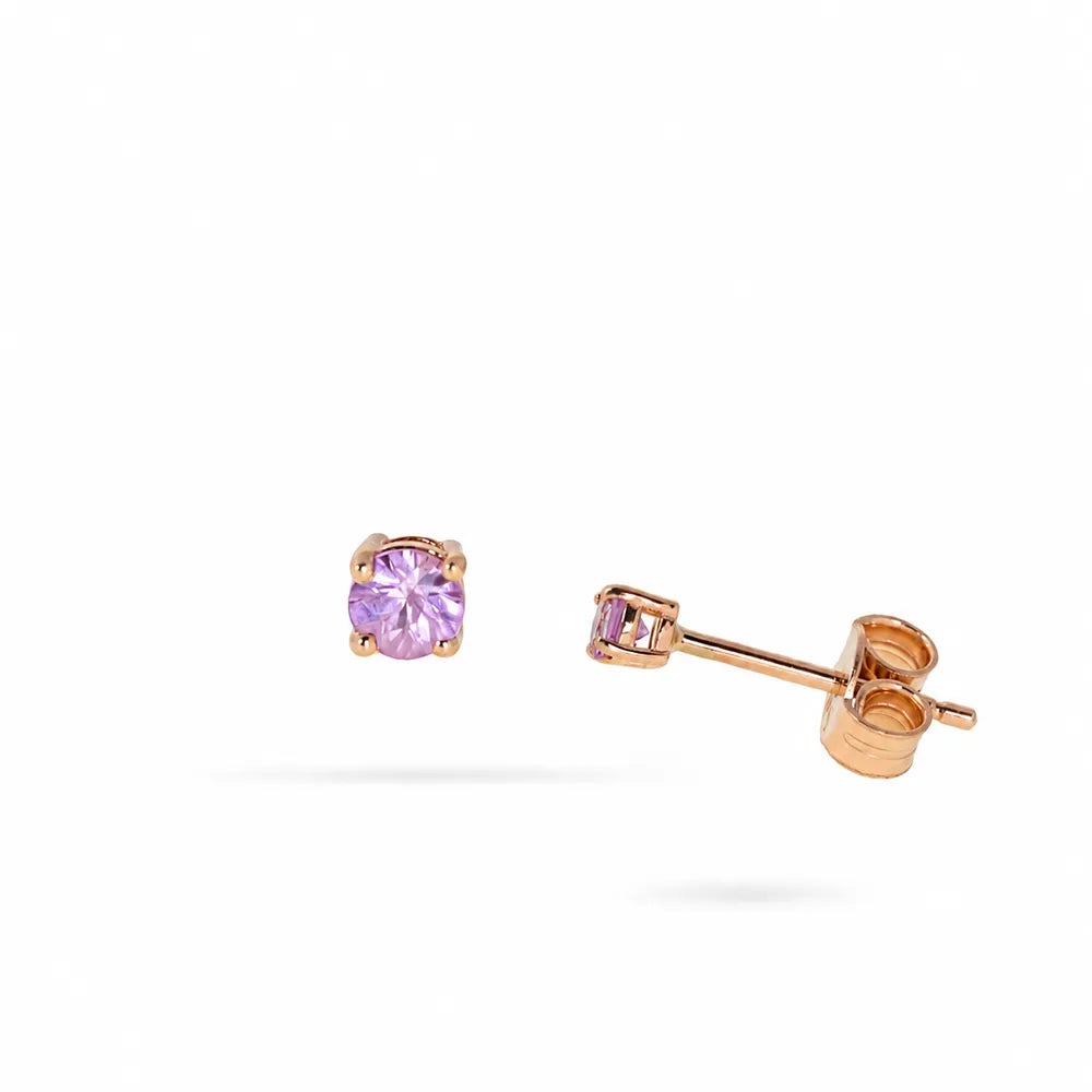 Обеци Senso Diamonds от 14K розово злато със сапфир 0.20 ct на бял фон
