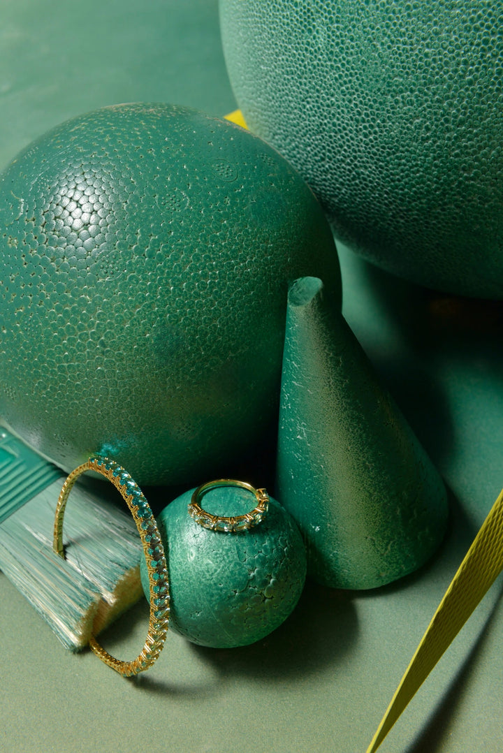 Gold-plated silver bangle with green CZ Salvatore Plata — jewellery composition