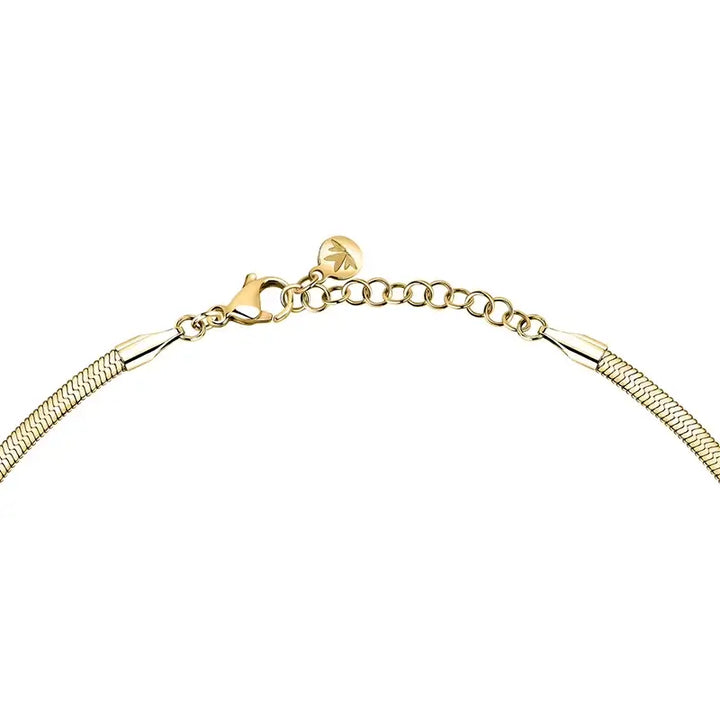 Детайл на карабинка и удължител 4 см при позлатено колие от стомана.
