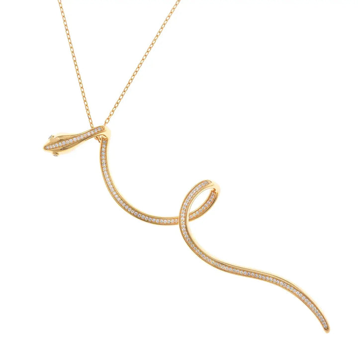 Позлатено сребърно колие със змийски дизайн и инкрустация от цирконии – изглед на бял фон