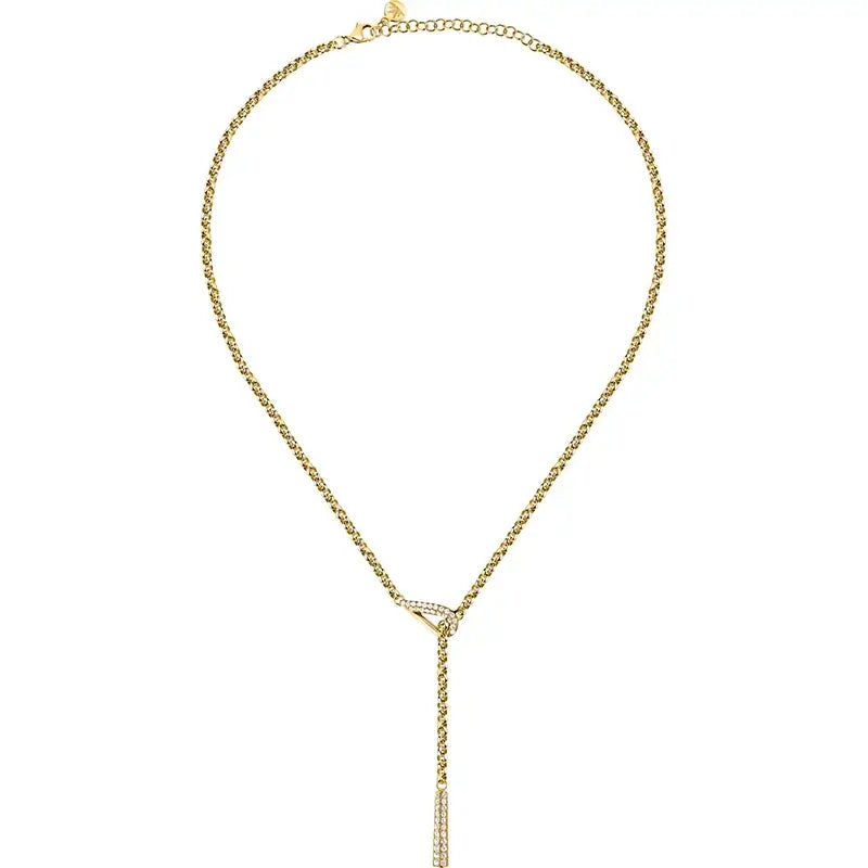 Близък план на централния елемент на Y-колие с бели кристали върху позлатена верига.
