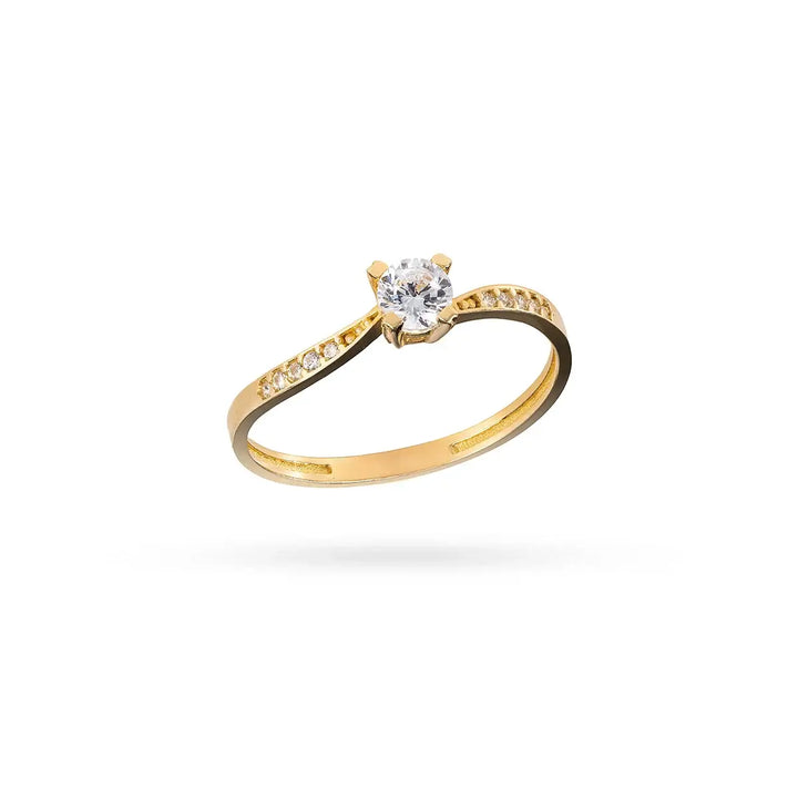 Елегантен златен пръстен с циркони по лентата и централен камък