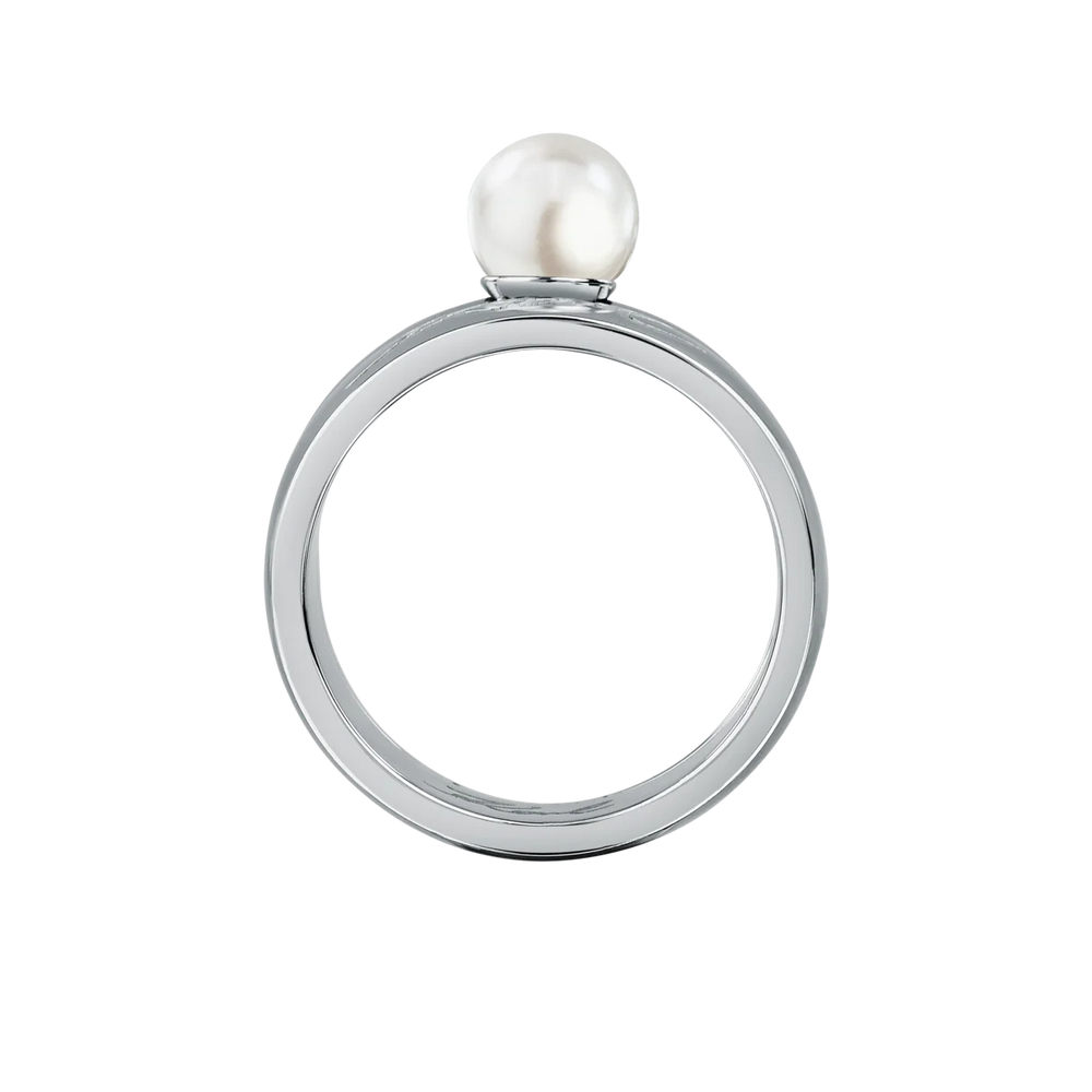 Профилен изглед на дамски пръстен Karl Lagerfeld Pearl със сребриста халка и бяла перла – KLAYR11012