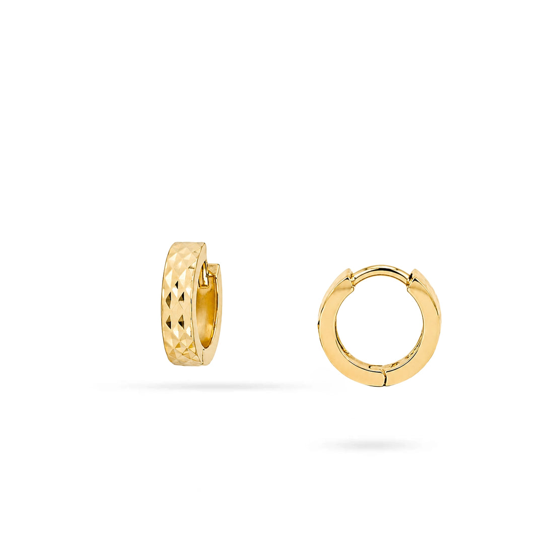 Релефни златни обеци халки от жълто злато 14K Senso Gold DE2453 на бял фон