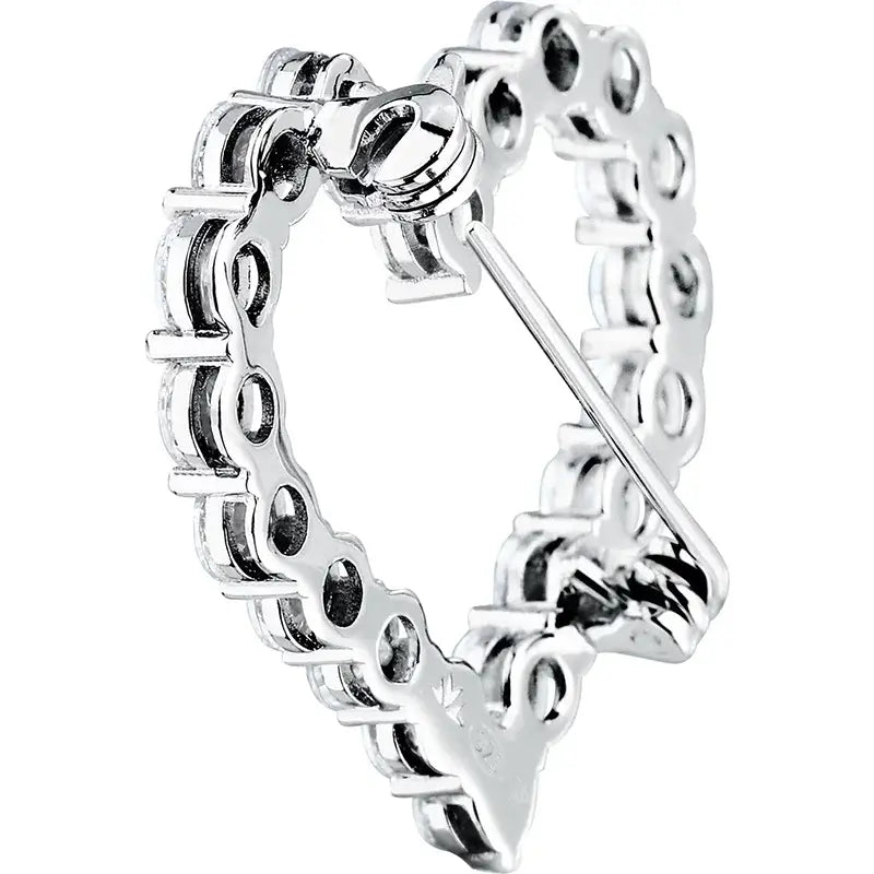 Гръб на брошката с иглен механизъм и полирано сребро.
