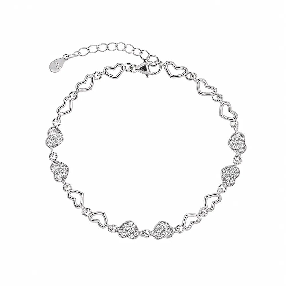 Сребърна гривна от сребро 925 със сърца и циркони Senso Silver на бял фон
