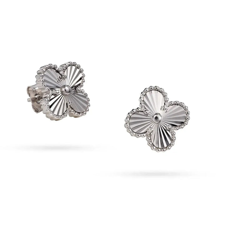 Сребърни обеци на винт с релефна детелина и родиево покритие