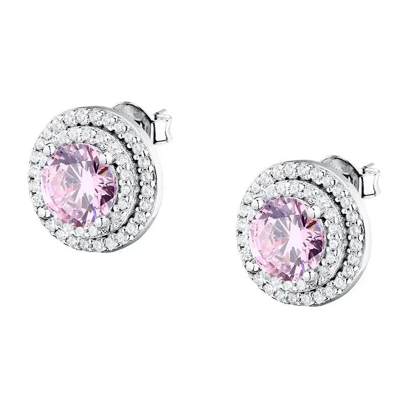 Сребърни обеци 925 „ореол“ с розов централен циркон и бели циркони, студиен кадър отпред.