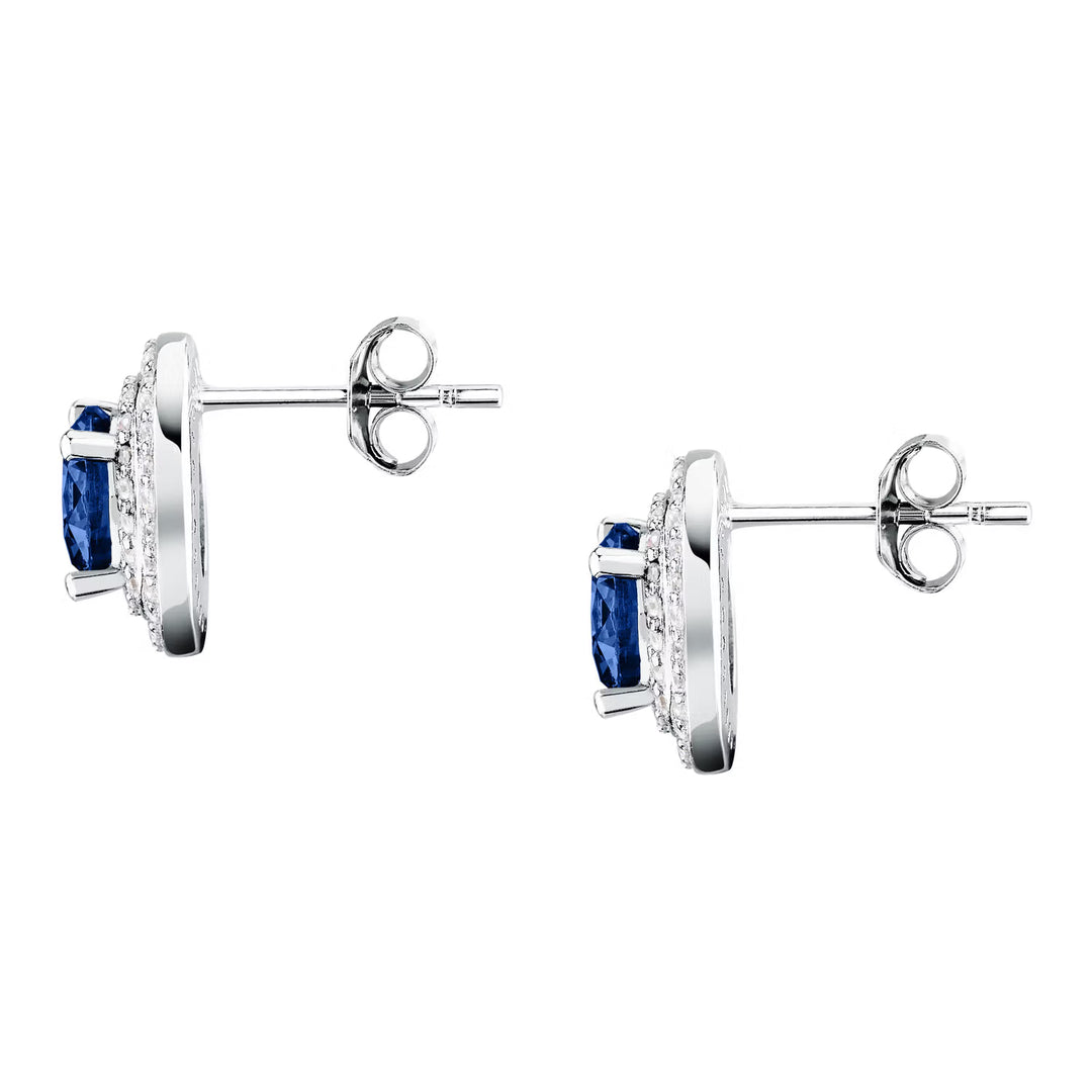 Профил и закопчаване тип винт („butterfly“) на сребърни обеци с родиево покритие.
