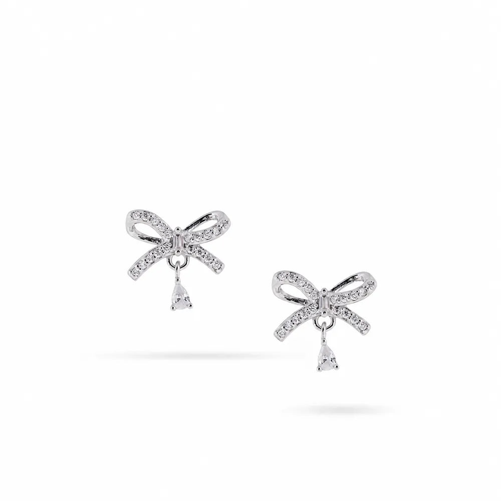 Сребърни обеци панделка от сребро 925 с циркони Senso Silver на бял фон
