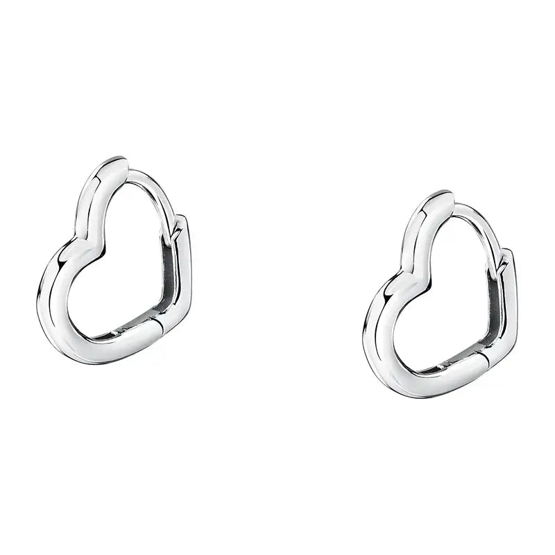 Сребърни обеци халки „сърце“ 1.4 см от сребро 925 с родиево покритие, студиен кадър на чифта.
